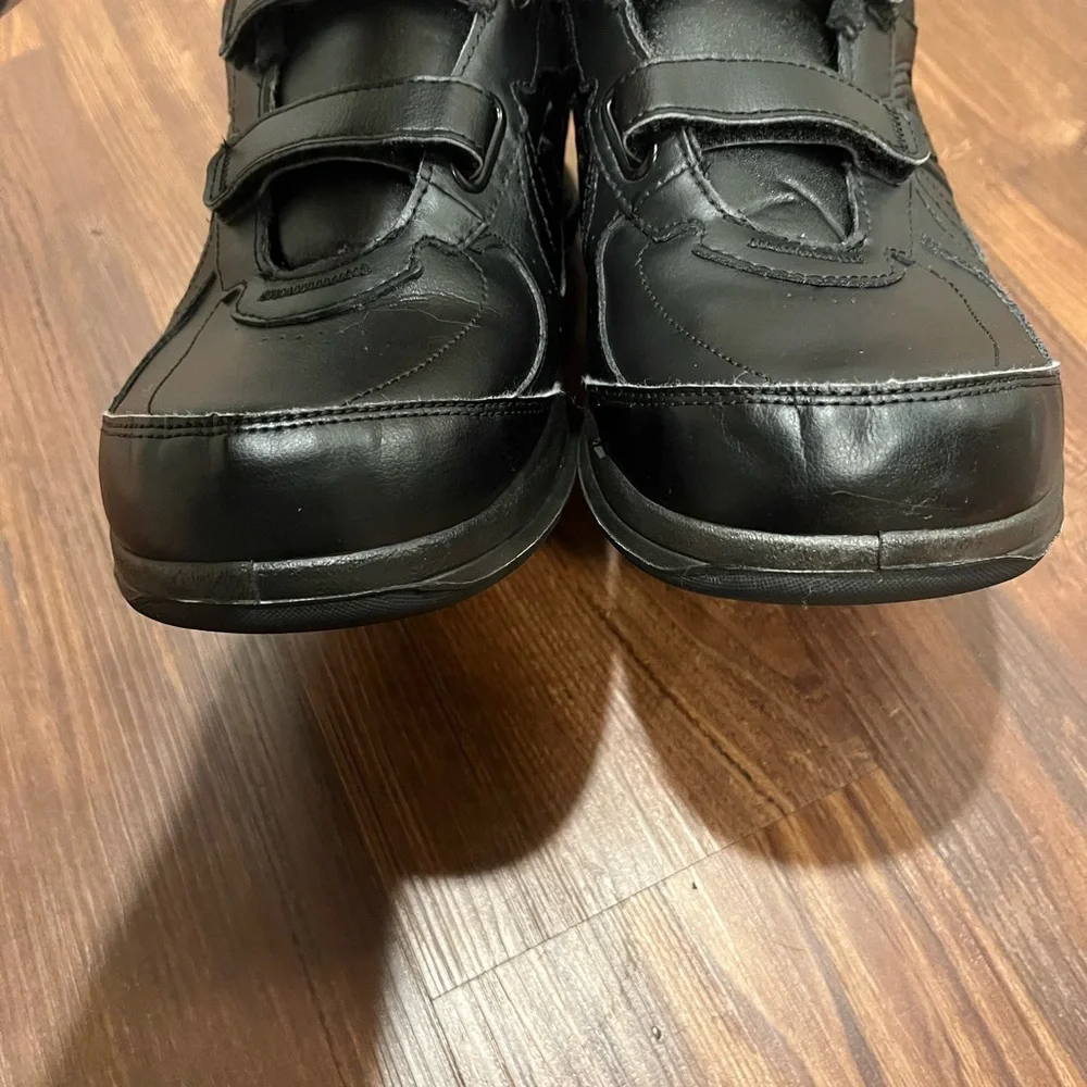 New Balance 577 Black Velcro Shoes Size 12